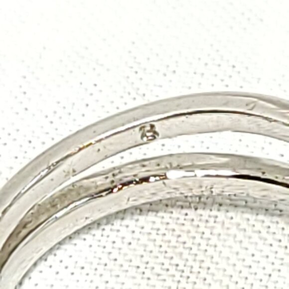 Avon Loop Ring - Picture 8 of 9